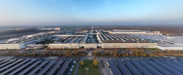 Vue aerienne de l'usine Renault de Douai, coeur du pole ElectriCity en France