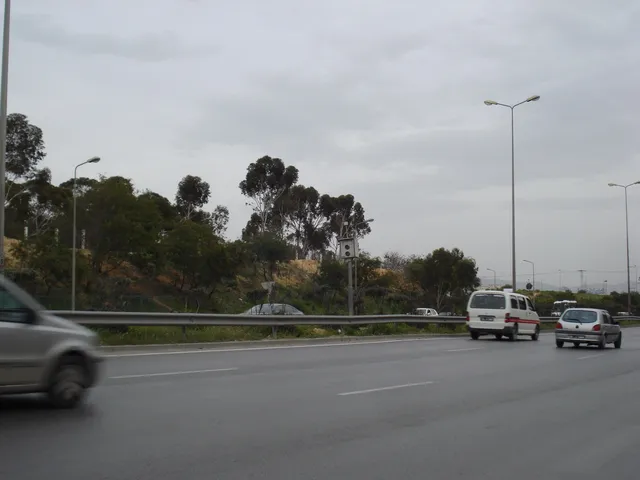 Radar automatique en bord de route surveillant la circulation
