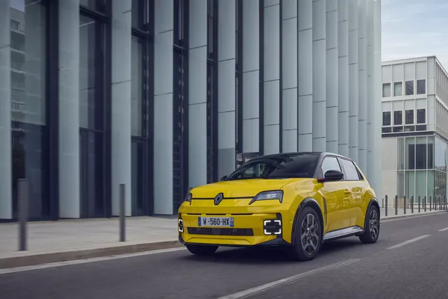 Renault 5 E-Tech electric jaune, l'un des modèles éligibles au leasing social 2026