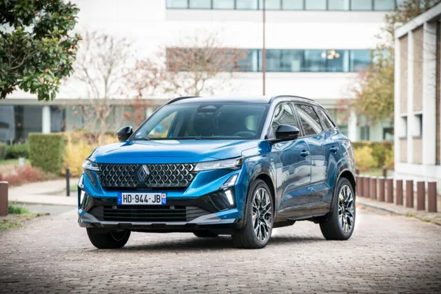 Renault Austral Techno Series bleu Ardoise Satin vue trois quarts avant