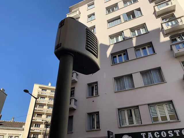 Radar automatique urbain en bord de route à Lyon
