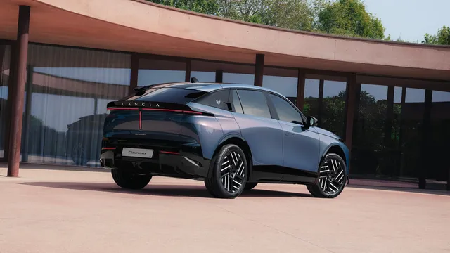 Lancia Gamma, SUV fastback électrique, vue arrière trois quarts