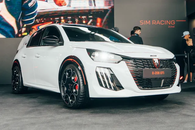 Peugeot e-208 GTi 2026, citadine sportive électrique, vue avant trois quarts
