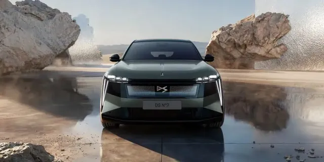 Le DS N°7 2026 vu de face, le nouveau SUV premium électrique et hybride de DS Automobiles