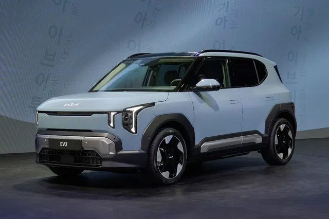 Le Kia EV2, petit SUV électrique, exposé en studio