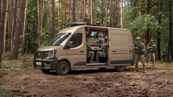 Renault 4 Troop, véhicule tactique dérivé du Trafic, présenté à Eurosatory 2026