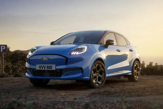 Ford Puma série spéciale, teinte bleu Azura, vue avant trois quarts