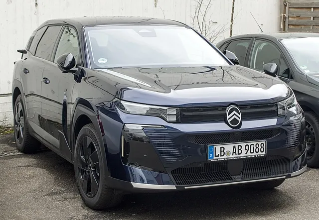 Nouveau Citroën ë-C5 Aircross 2025, trois quarts avant