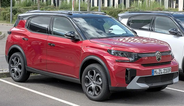 Citroën ë-C3 Aircross électrique de face, carrosserie rouge