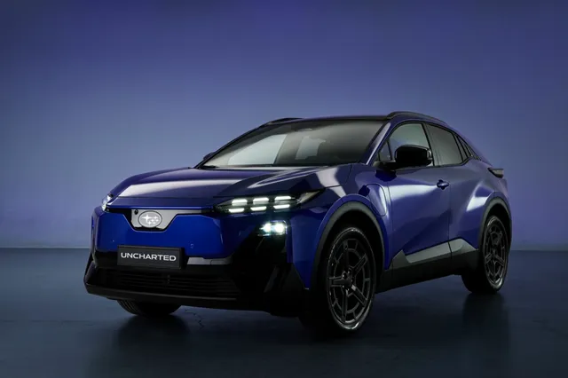 Subaru Uncharted, SUV électrique bleu vu de trois-quarts avant