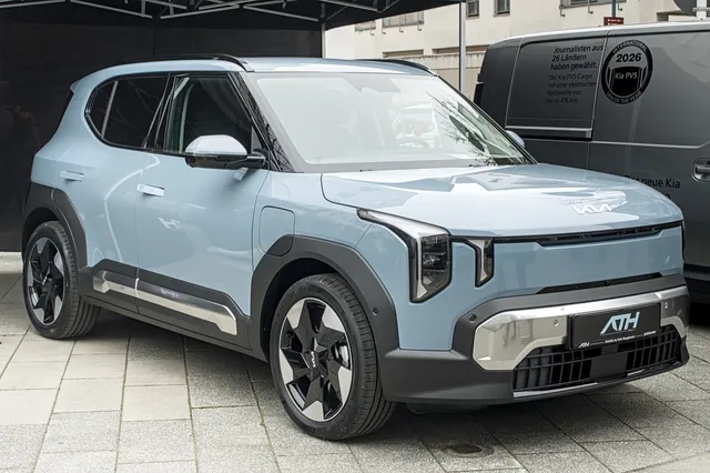 Kia EV2, petit SUV urbain électrique coréen, de trois quarts avant