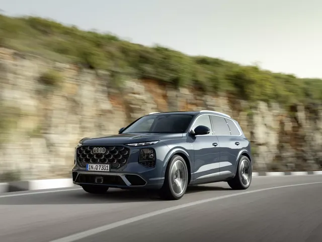 Nouvelle Audi Q7 2026, grand SUV premium, de trois quarts avant