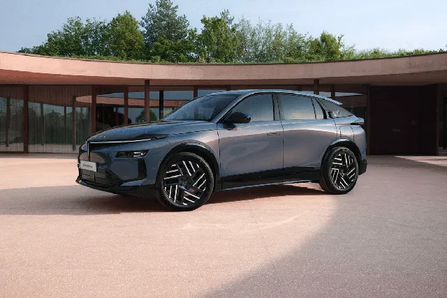 La nouvelle Lancia Gamma 2026, grand SUV crossover, de trois quarts avant