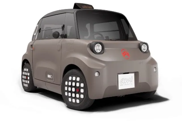 Citroën Ami version auto-école grise avec panneau de toit, quadricycle électrique L6e