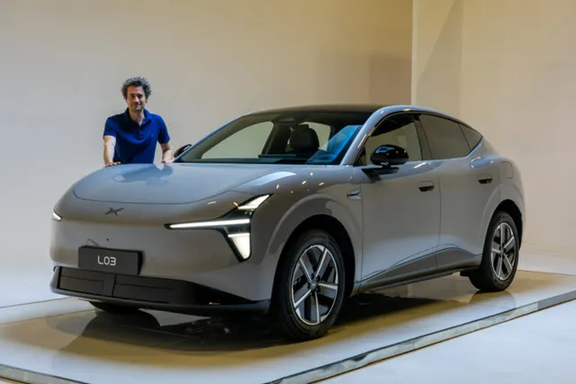 Le SUV électrique XPeng L03 présenté de trois quarts avant